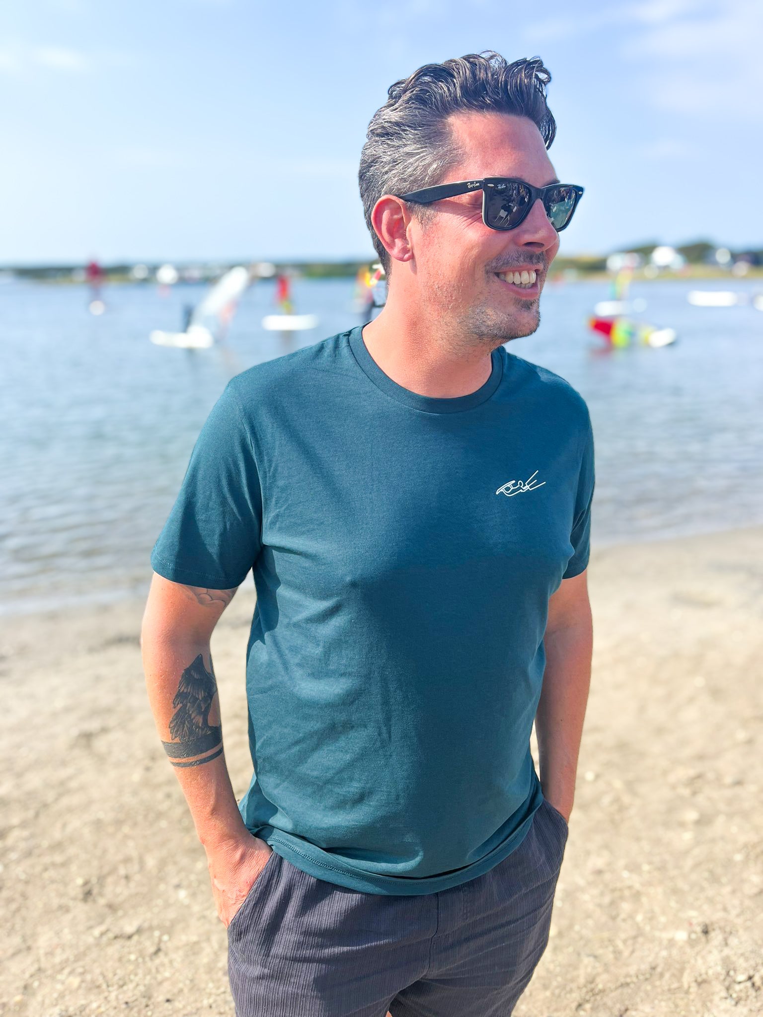T-shirt met minimalistisch kite surf logo